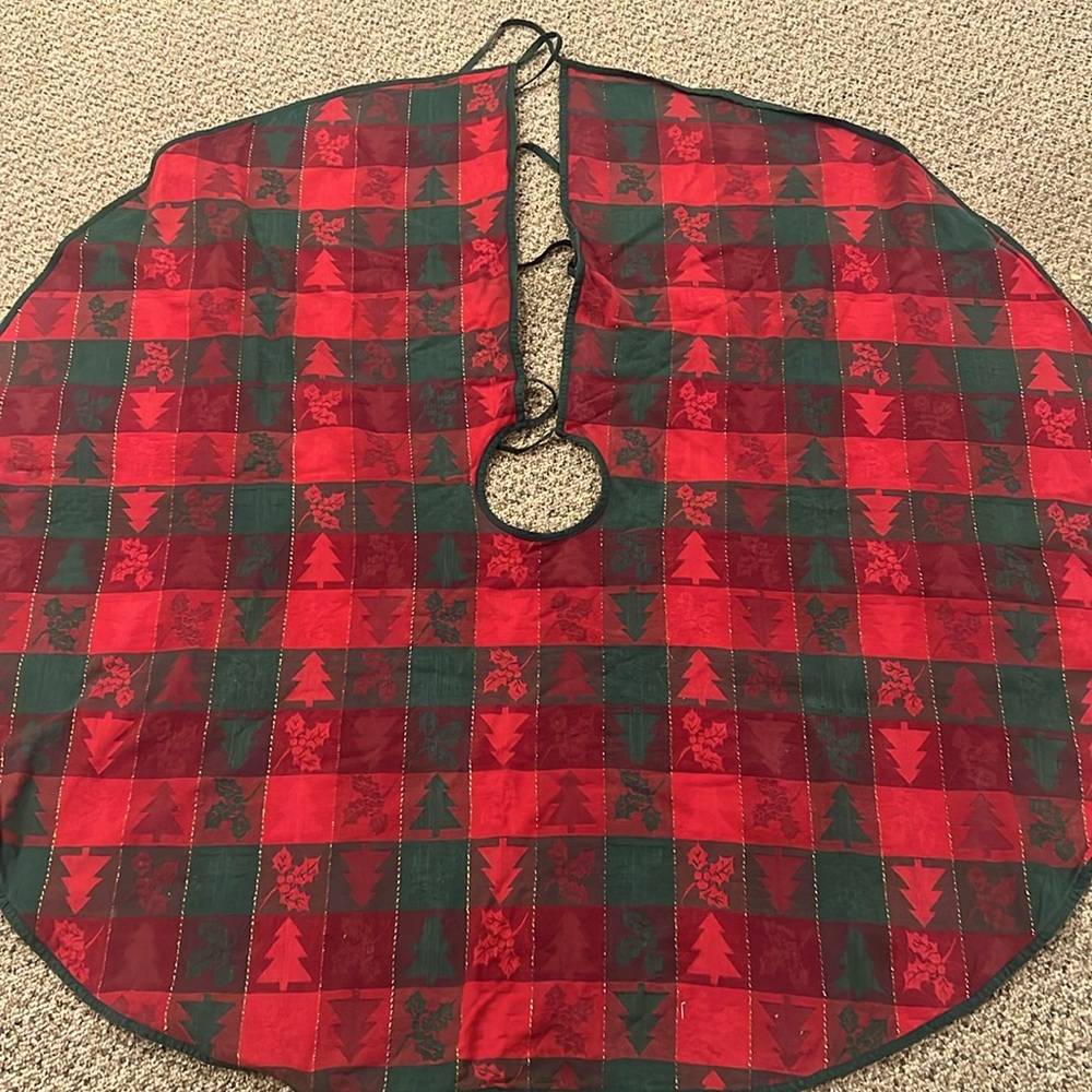 Reversible Christmas Tree Skirt